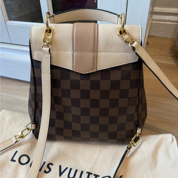 LOUIS VUITTON Damier Ebene Clapton Backpack in Creme. - Picture 3 of 14